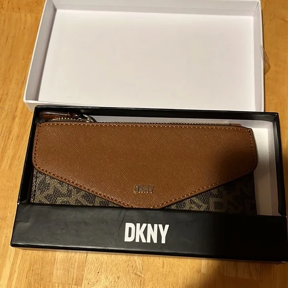 🛍️🏆Host Pick🏆 #793 NWT DKNY Wallet - Picture 7 of 13